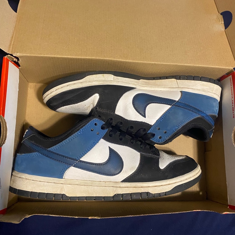 Nike Men's Black, Blue, and White Sneakers